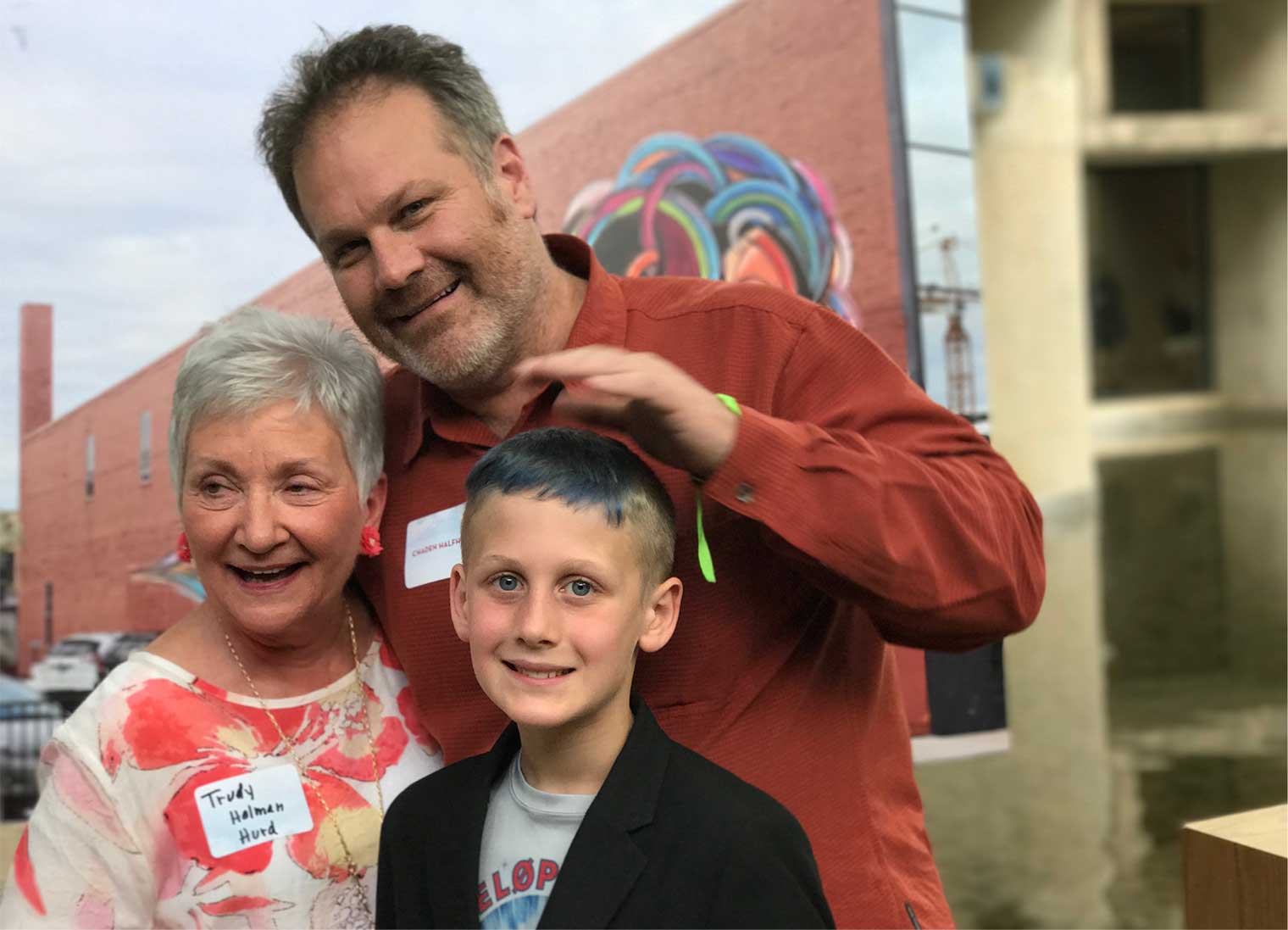 Trudy Holman Hurd, the late G. David Hurd’s wife, poses with Chaden and his son Cedar after Chaden accepted the G. David Hurd Innovator of the Arts award.