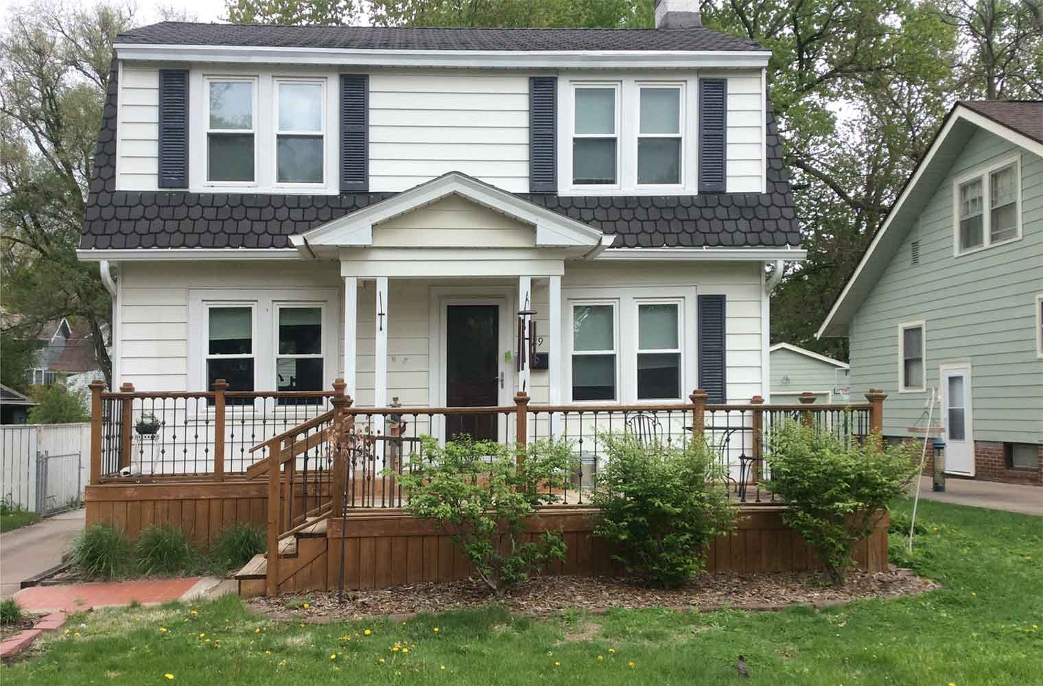 awkward front deck instead of porch on Des Moines home