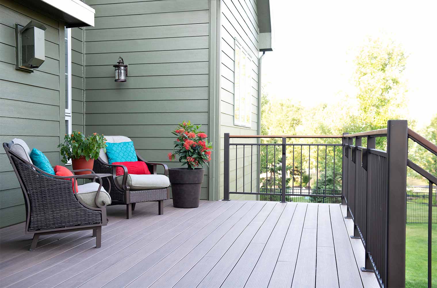 Urbandale Iowa Trex deck and teak railing designed by Silent Rivers